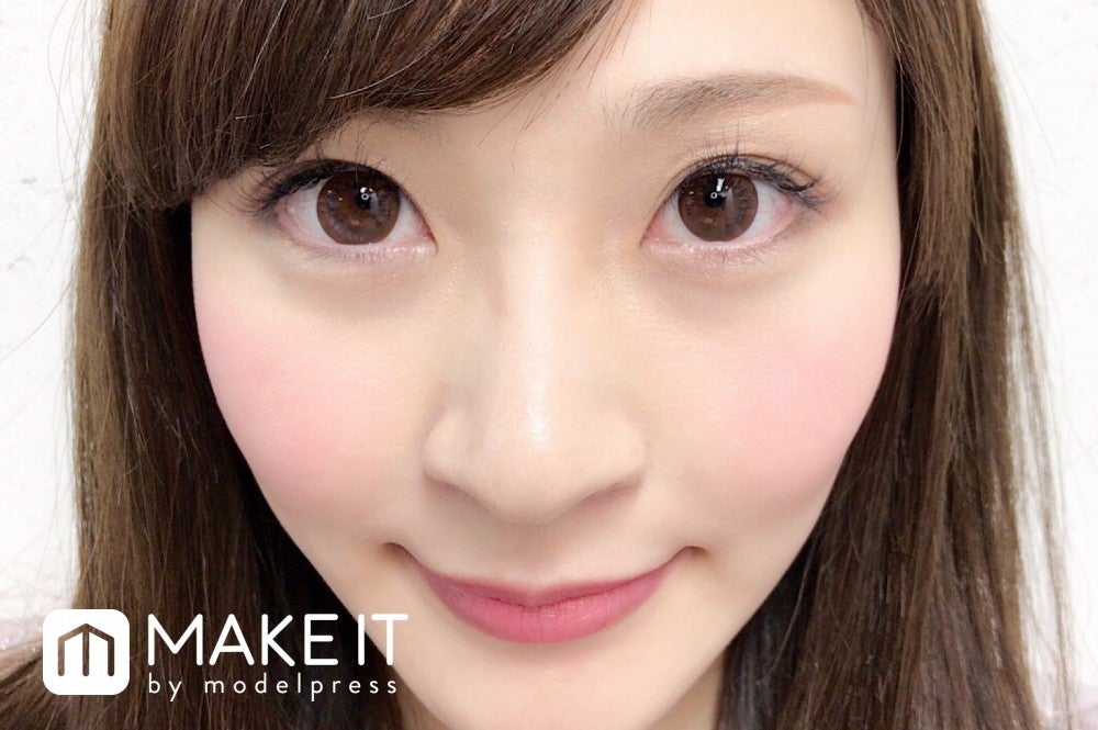 セザンヌ／ミックスカラーチーク／04 ローズ系 使用 (C)メイクイット