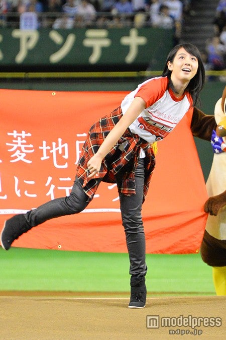 桜庭ななみ、ノーバンならずで照れ笑い