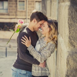 男の本音 付き合う前にキスする男 の心理とは モデルプレス