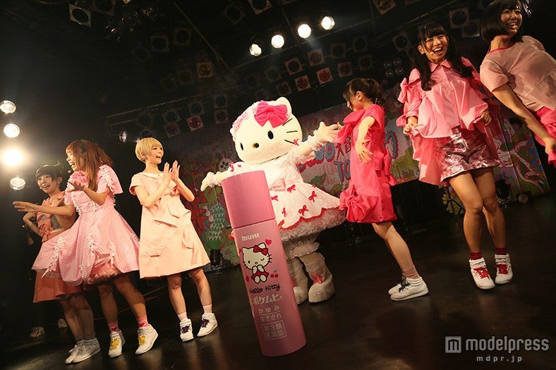 でんぱ組.incとハローキティ／ライブの様子