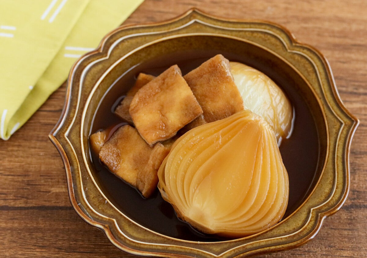 簡単なのにコク旨とろっとろ！コウケンテツさんの「新玉ねぎと油揚げのスープ煮」作ってみた！