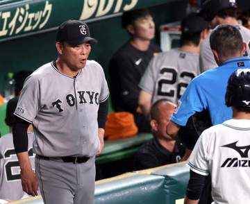 申告敬遠策が裏目 巨人・橋上監督代行「結果を考えれば戦略ミスだったと言わざるを得ない」 高寺歩かせ次打者の坂本に先制打 「右左、現在の状態、もともとのバッターの質。総合的な判断」