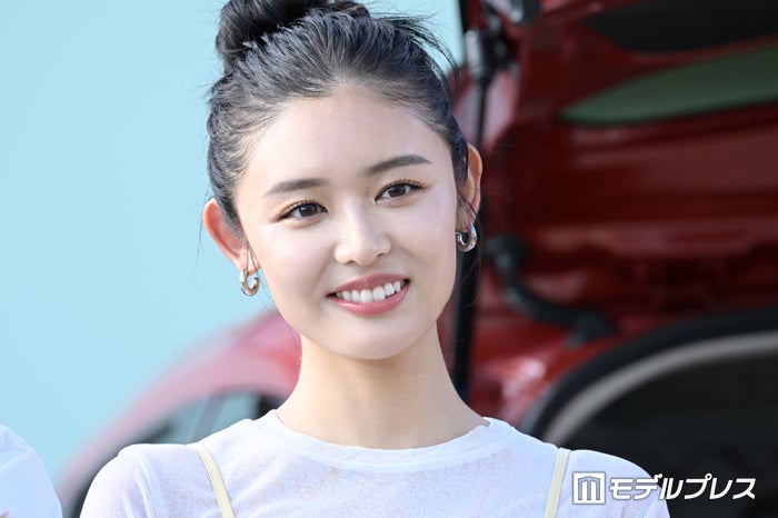 古畑星夏、結婚式ショットが話題 ウェディングドレス姿に「幸せで溢れてる」「美しい」の声
