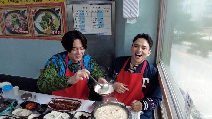 間宮祥太朗、満島真之介(C)フジテレビ