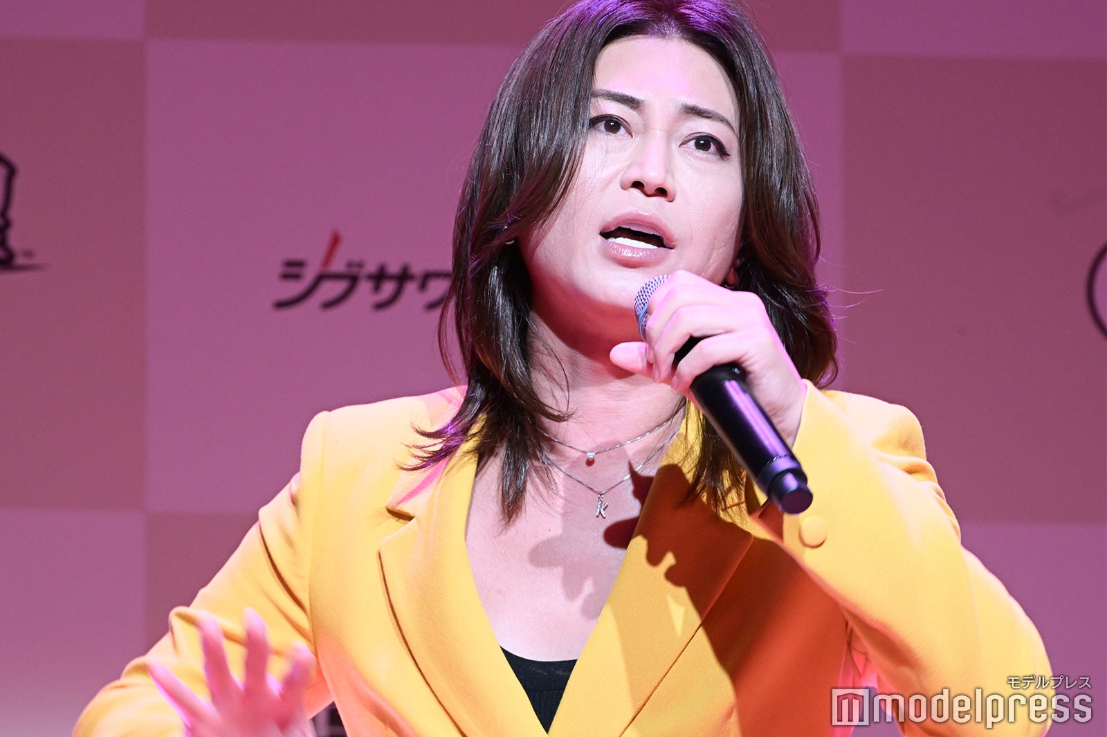 氷川きよし、イエロースーツ姿で熱唱 自身の野望明かす