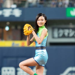 小島瑠璃子、美脚あらわ“お気に入り衣装”で登板