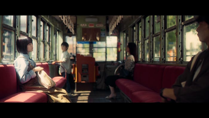 掛橋沙耶香/「路面電車にて」篇より(提供写真)