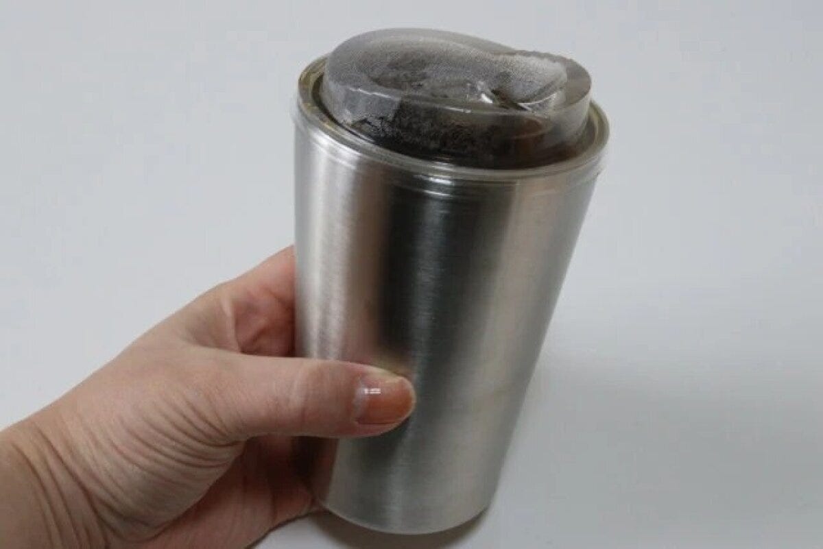 ダイソーの衝撃的な便利グッズ ダイソーのコンビニアイスコーヒーが入る真空ステンレスタンブラー