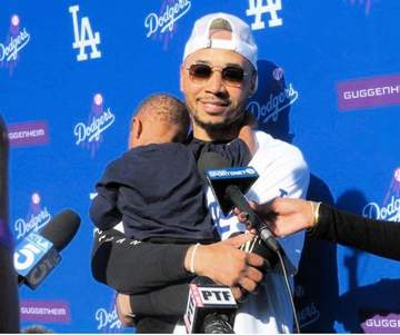 ドジャース ベッツに第3子が誕生 夫妻で発表 大谷翔平らチームメートも祝福 目がクリクリでワトソンさんも「彼女は完璧！」