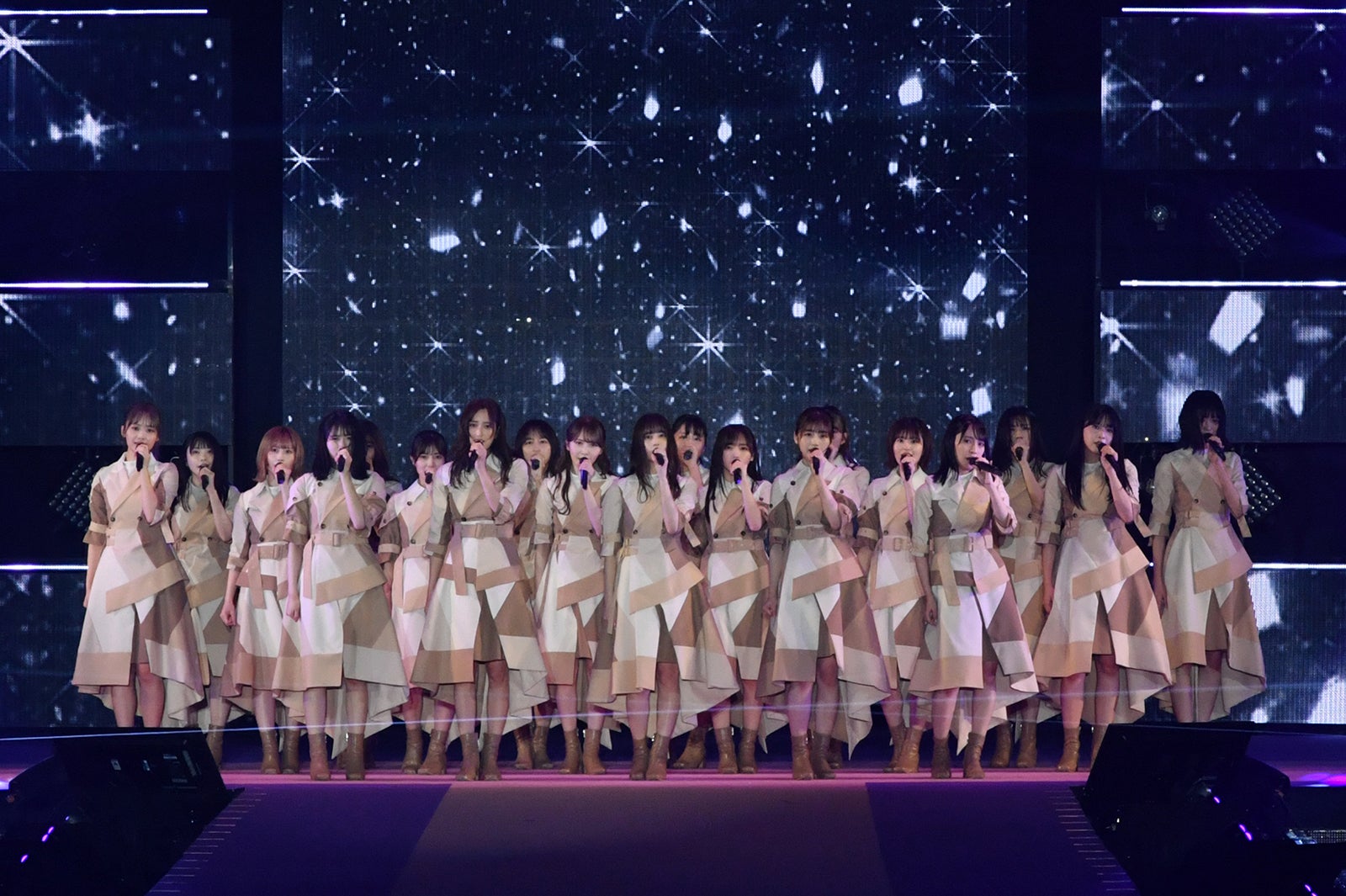 日向坂46（C）Rakuten GirlsAward 2022 SPRING／SUMMER