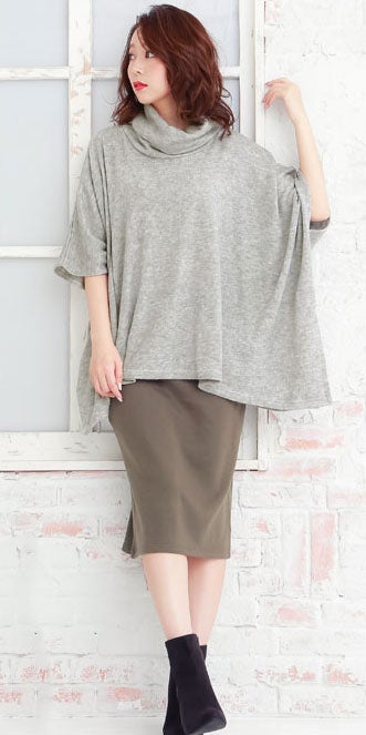 アンゴラ風ニットソータートルネックポンチョトップス「神戸レタス」1990円（税込）／画像提供：神戸レタス