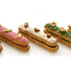 洋菓子を和風にアレンジ。軽い食感と深い味わいに心奪われる和楽紅屋の「エクレールラスク」