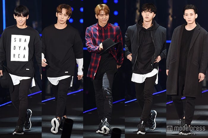 「第21回 東京ガールズコレクション2015 AUTUMN/WINTER」(9月27日/東京・国立代々木競技場第一体育館)でウォーキングを披露したMYNAME