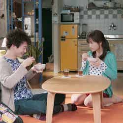 新テレビCM「家族のお茶漬け」シリーズの前田敦子（右）と森永悠希（左）