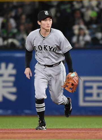 守備範囲広っ！「たまらん」「やられた…と思ったら」巨人・浦田がビッグプレーで勝ち越し阻止「ゴールデングラブもろたな」涼しい顔でベンチへ→直後に笹原V弾