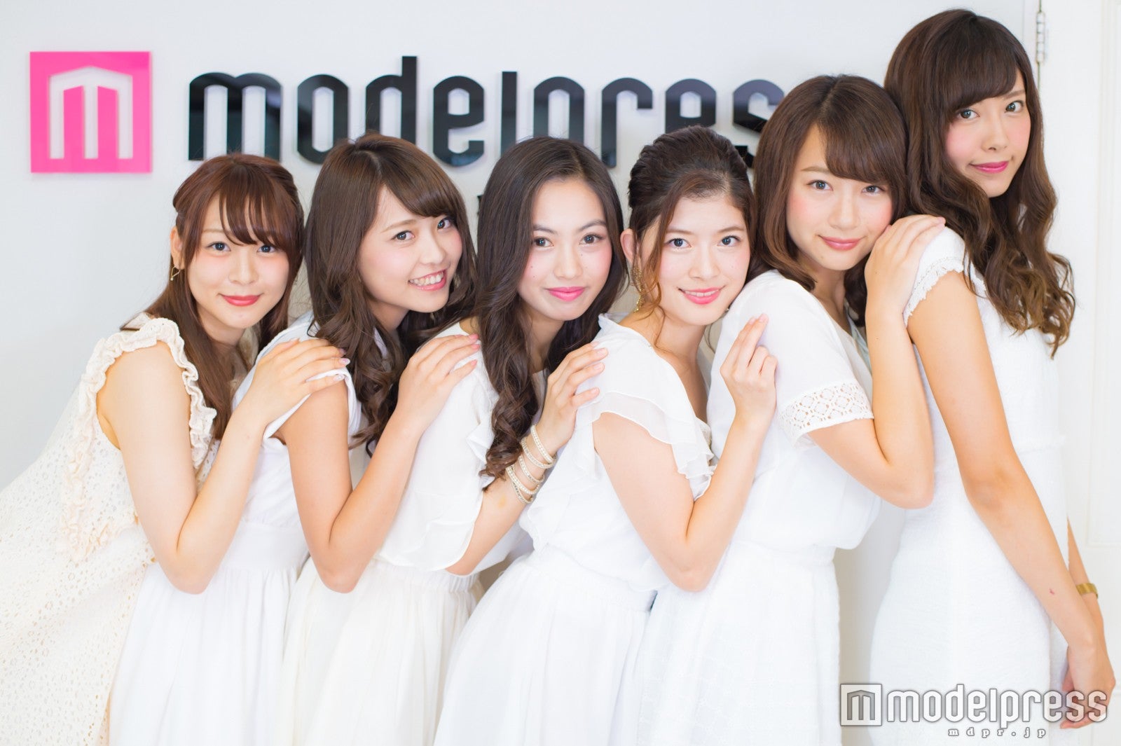 同志社大学ミスコンファイナリスト（左から）前羽美希、坂田風音、桑原里奈、飯塚結、青木美奈実、山田彩夏（C）モデルプレス