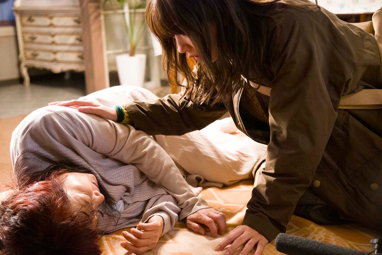 余貴美子、永野芽郁「君が心をくれたから」第4話より（C）フジテレビ