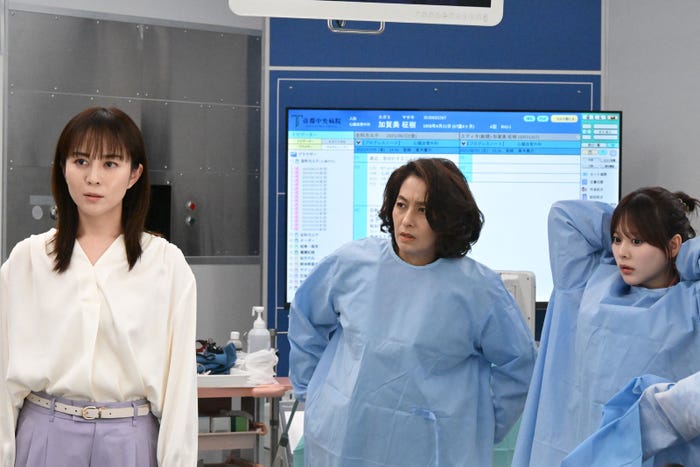 比嘉愛未、片岡礼子、齊藤なぎさ(C)日本テレビ