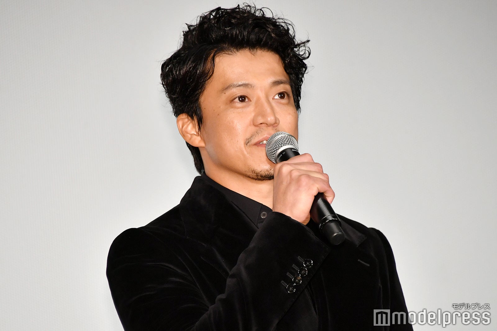 小栗旬（C）モデルプレス