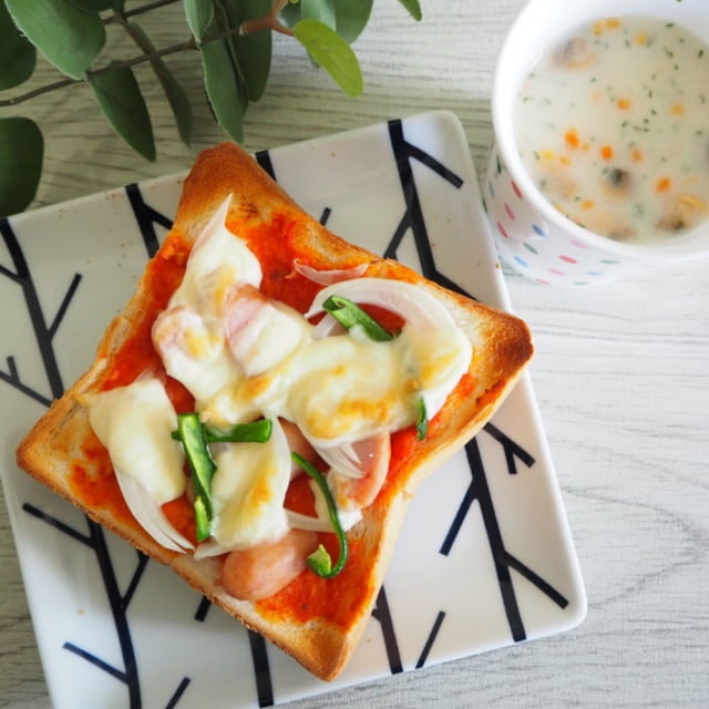 カルディトマト＆ガーリックソースでピザトースト