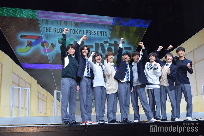 AmBitious(左から)小柴陸、大内リオン、井上一太、岡佑吏、真弓孟之、河下楽、永岡蓮王、浦陸斗、吉川太郎(C)モデルプレス