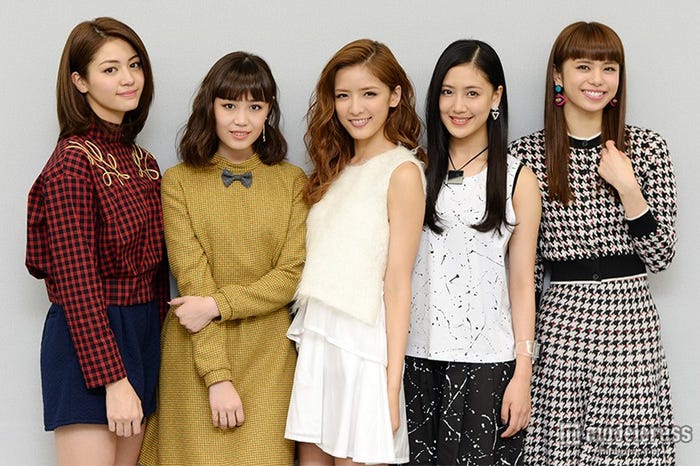 (左より)楓、鷲尾伶菜、藤井萩花、藤井夏恋、佐藤晴美