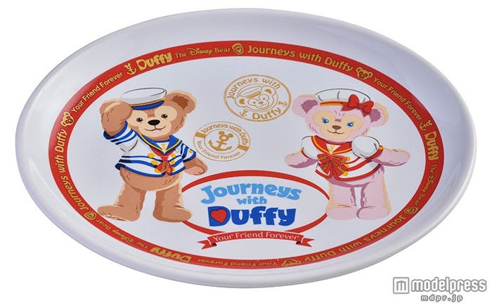 ダッフィー10周年イベント衣装を着た2人の絵柄(C)Disney