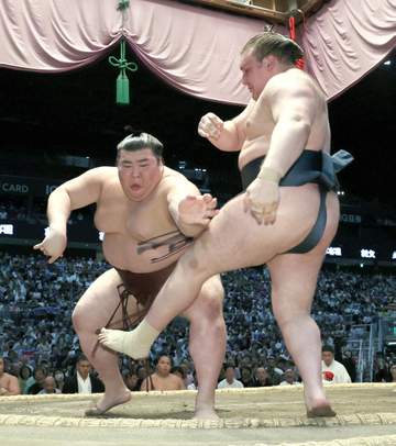 大相撲 熱海富士がぼう然 届きかけていた初優勝逃す あと一歩でまた安青錦に苦杯 今年の初場所でも首投げで散る