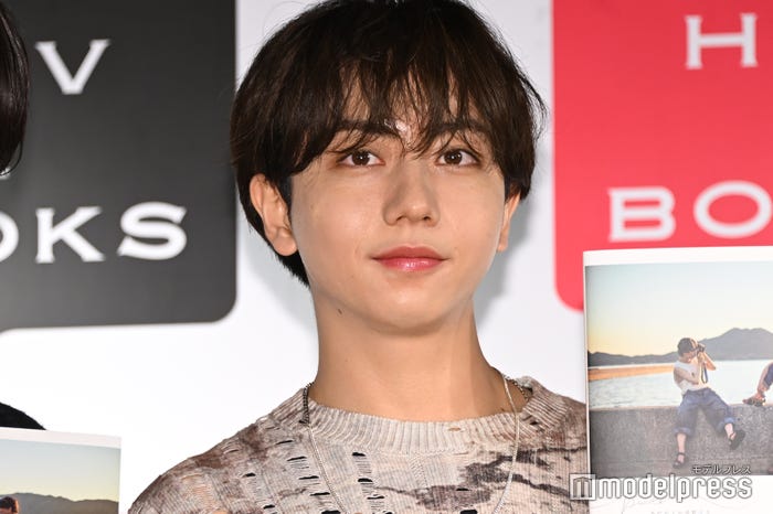 次の旅予定が決まっていないのにスーツケースを購入した長野凌大(C)モデルプレス