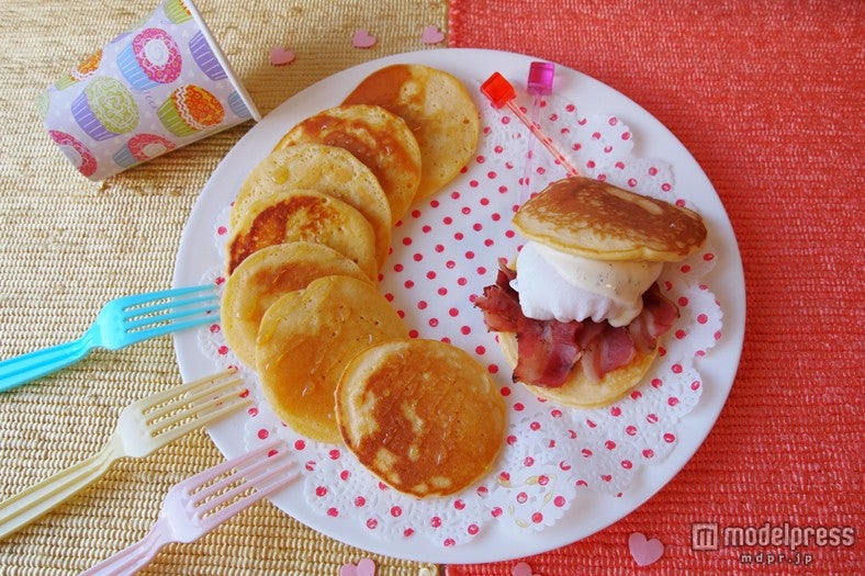 「ぷちパンケーキ→簡単・エッグベネディクト風サンド」