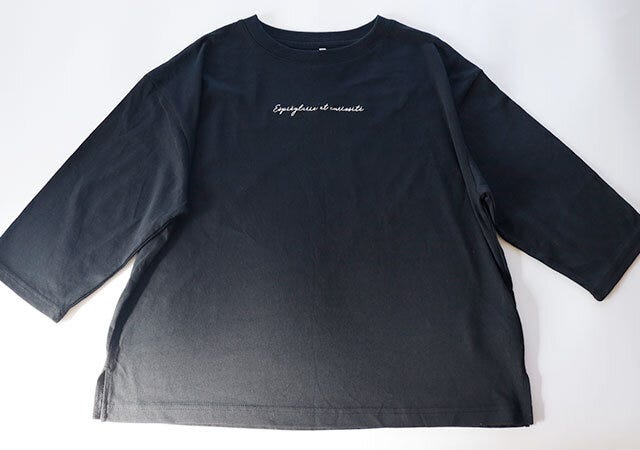 黒トップス しまむら 黒