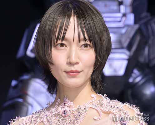 吉岡里帆、ショーパンからスラリ美脚披露 タイでのオフショットに反響「脚が長くて綺麗」「写真集みたい」