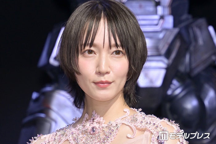 吉岡里帆、すっぴんからのメイク動画公開「圧倒的美」「永久保存版」と絶賛の声殺到
