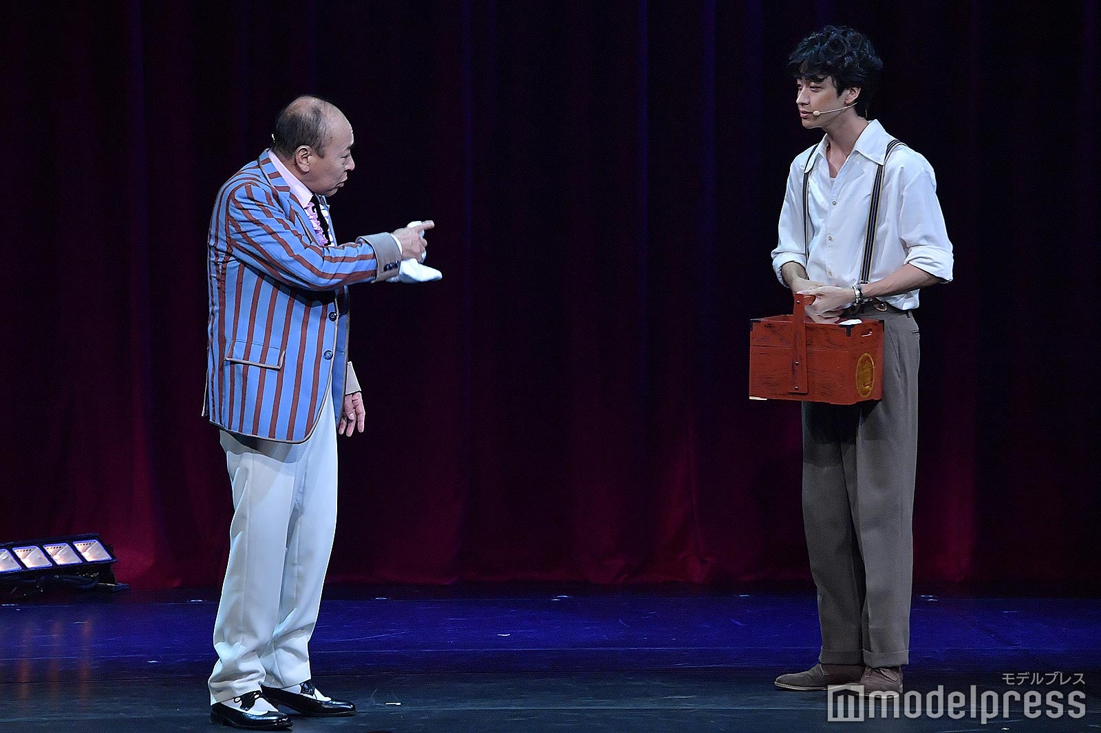 モト冬樹、井澤巧麻「日劇前で逢いましょう」ゲネプロより（C）モデルプレス