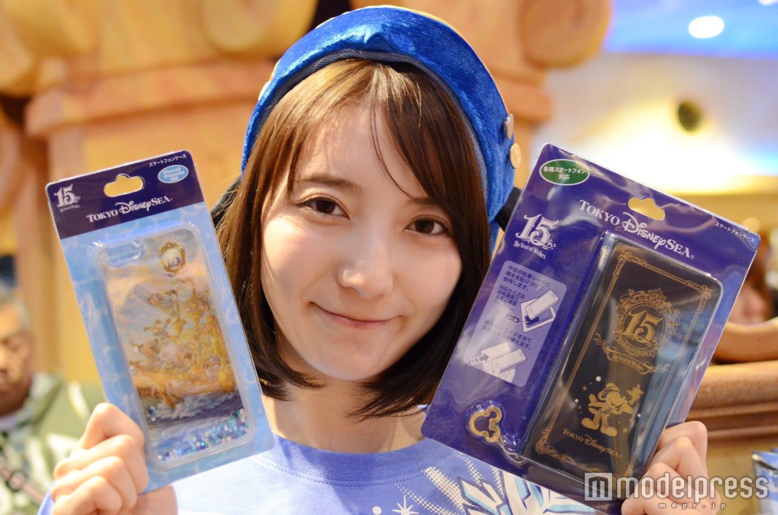 スマートフォンケース（左）￥2800、（右）￥3000（モデル：堀瑞希）／（C）モデルプレス