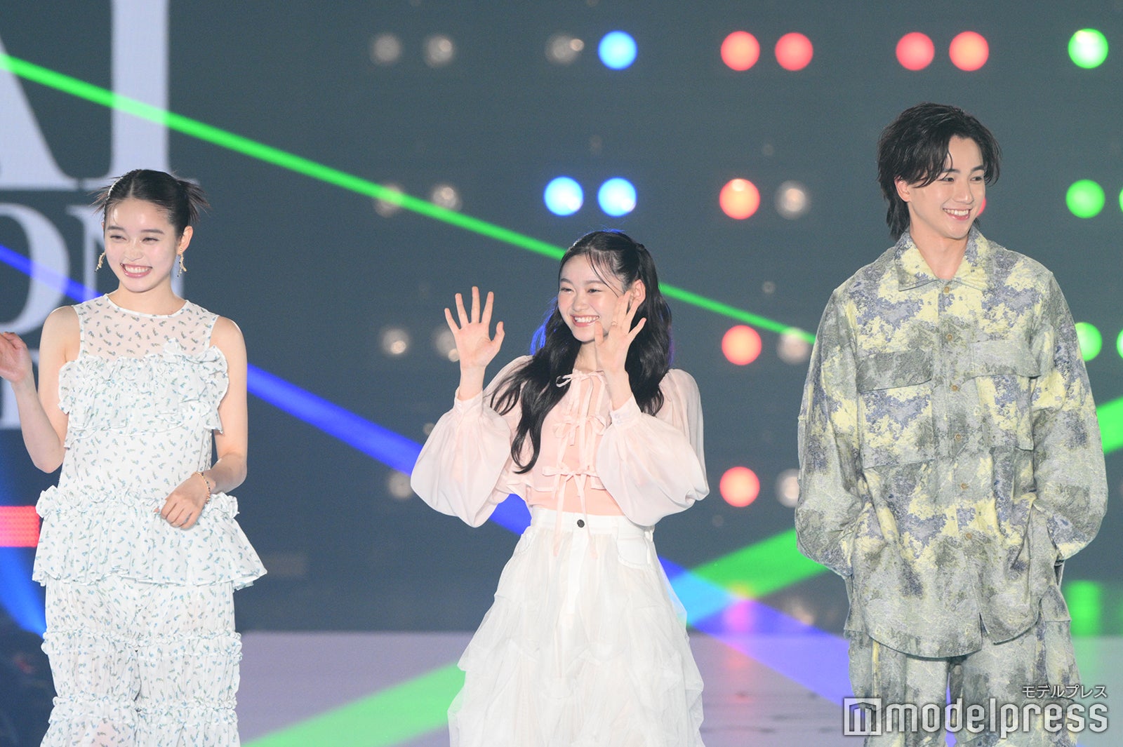 高石あかり、鈴川紗由、木戸大聖（C）モデルプレス