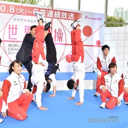Hey! Say! JUMP知念侑李、倒立でフォトセッション参加 筋力に松岡修造も驚き「ゼロ支えですよ」