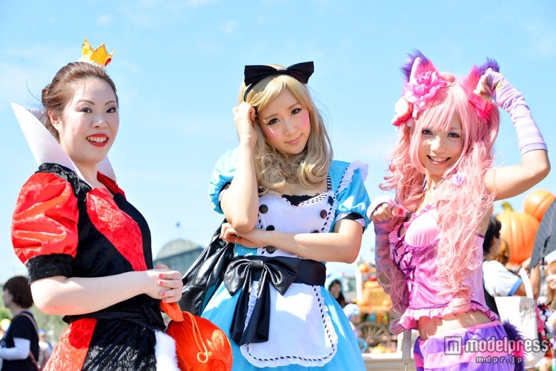 左：ハートの女王（かなめ）、中央：アリス（みかぱん）、右：チェシャ猫（らんたろ）