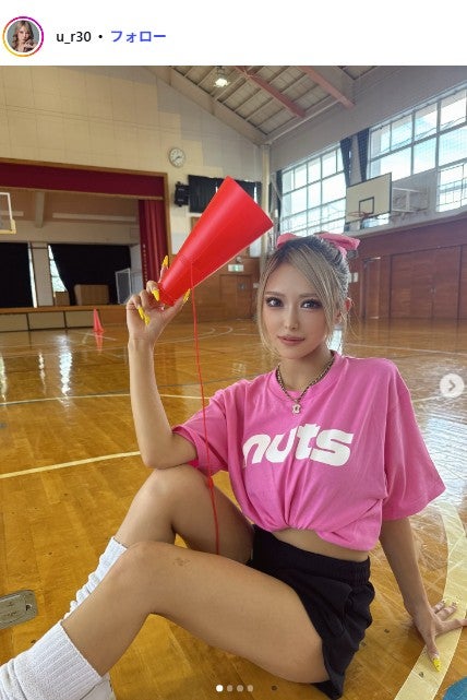 「ラヴ上等」出演話題・るる（田中流瑠）、前開きの大胆衣装姿に反響「ドキッとした」「セクシー」