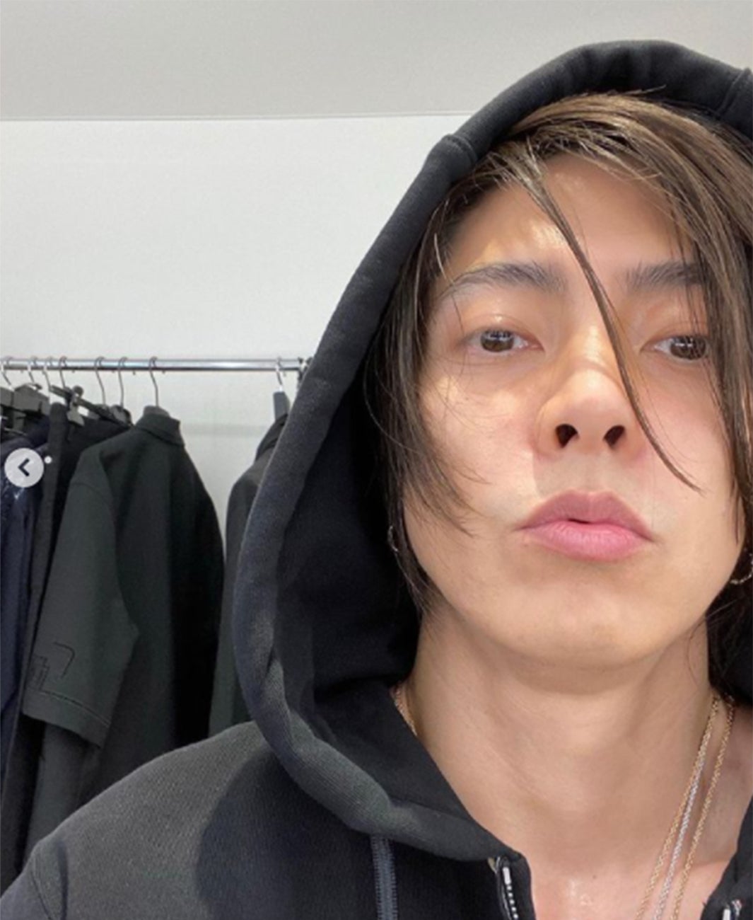 山下智久 仕事帰り パーカー姿の自撮り写真に反響 セクシー 破壊力すごい モデルプレス