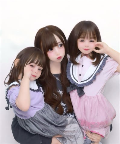 25歳で2児の母、元アイドルの"親子プリクラ"に反響「姉妹かと」「2児のママには見えない」