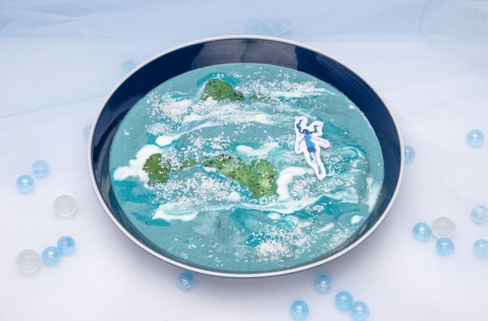 世界の秘密についてのアサイーボウル　1,390円／（C）2019「天気の子」製作委員会