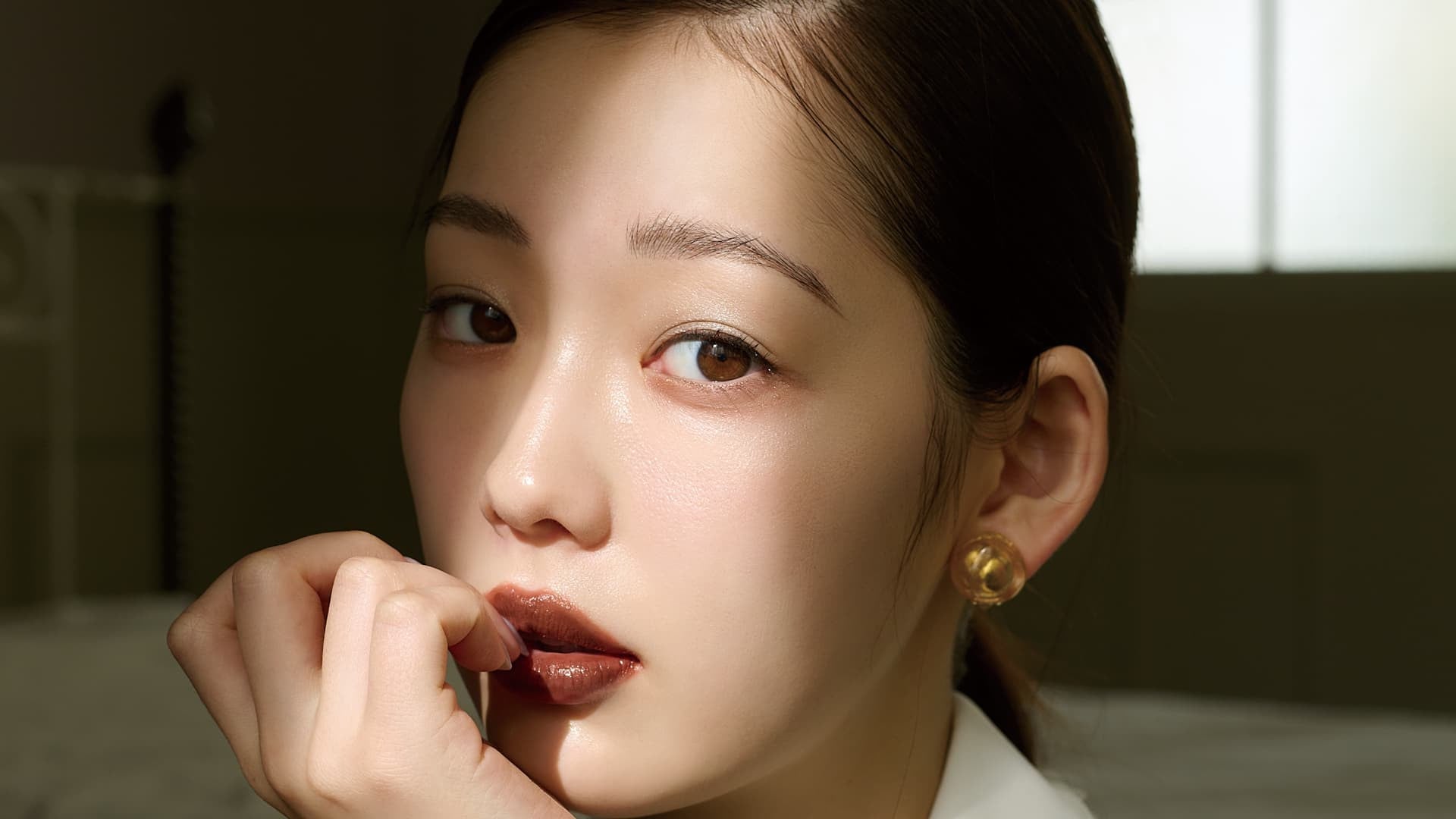 いつもよりオトナな印象に♡ 【ブラウンリップ】を使った“クラシカルムード”なメイクをご紹介！