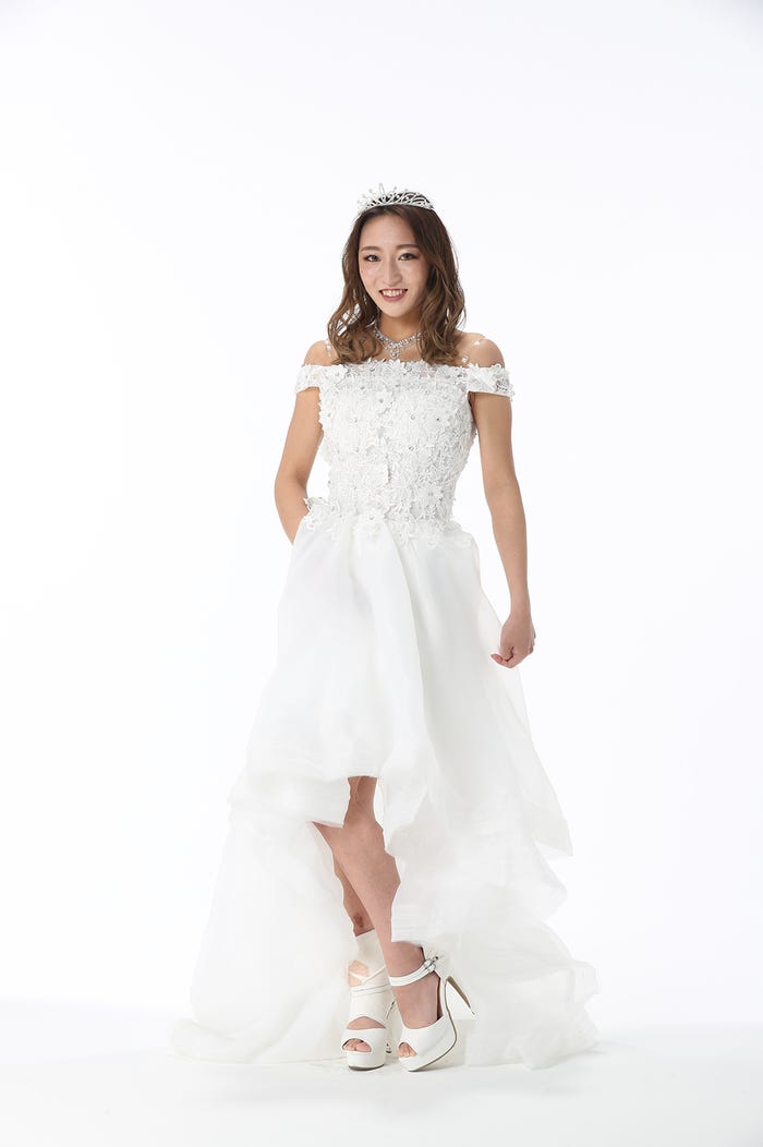 山田麻莉亜さん/整形後 (提供写真)