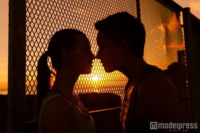 たくさんキスをして一気に距離を縮められるのもドライブデートならでは(photo-by-kieferpix/Fotolia)