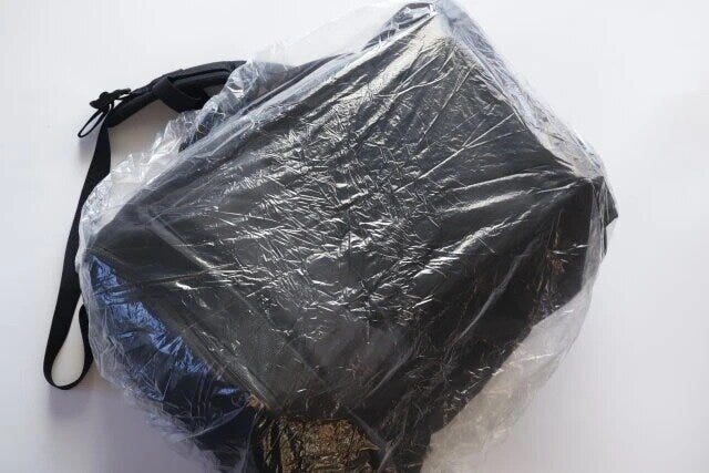 ダイソー　携帯用簡易レインバッグカバー（リュックサック用）