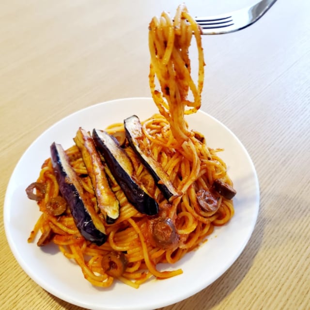 カルディ プッタネスカのフォーク持ち上げ画