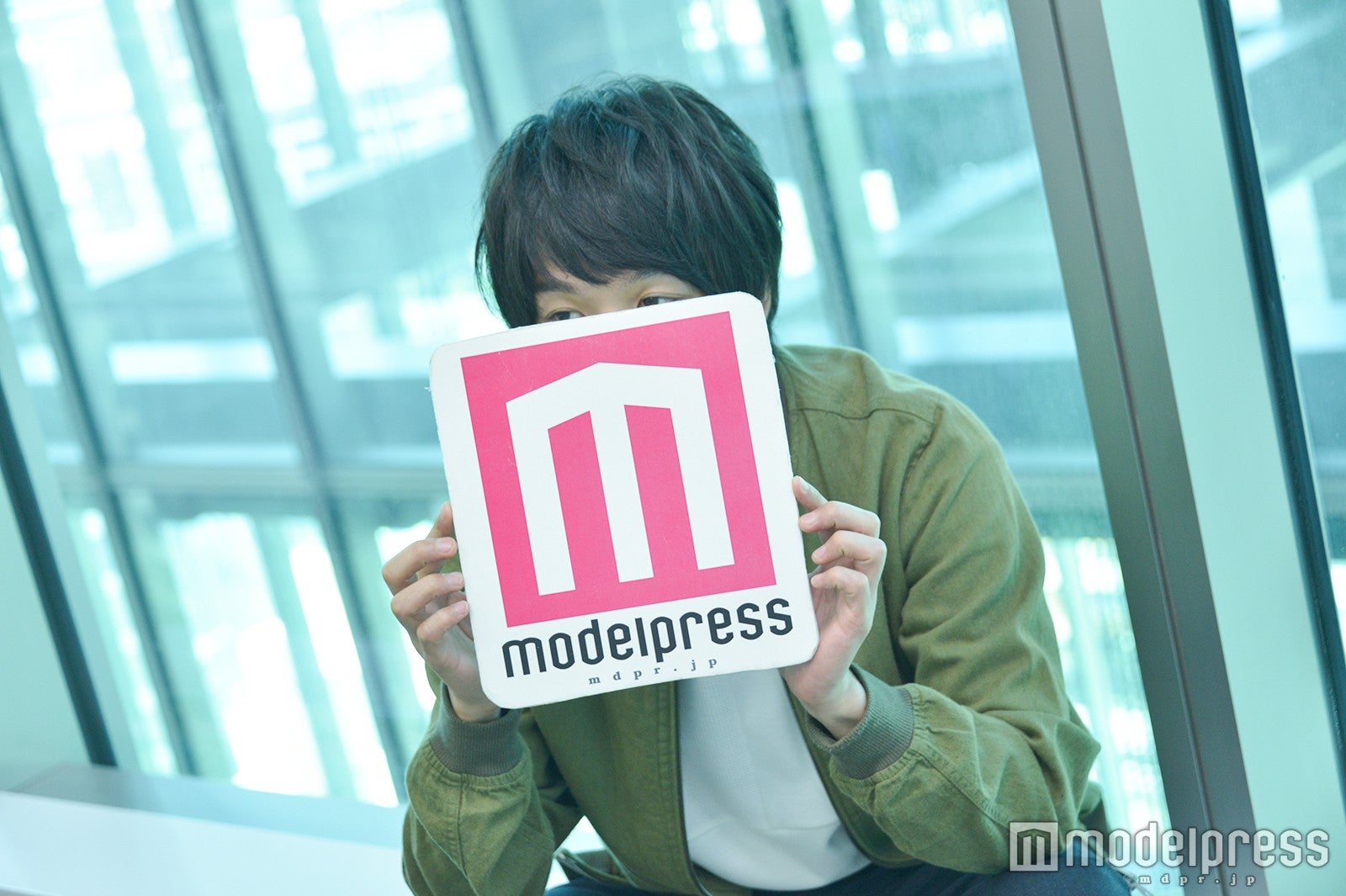 中村倫也｢チラッ｣（C）モデルプレス