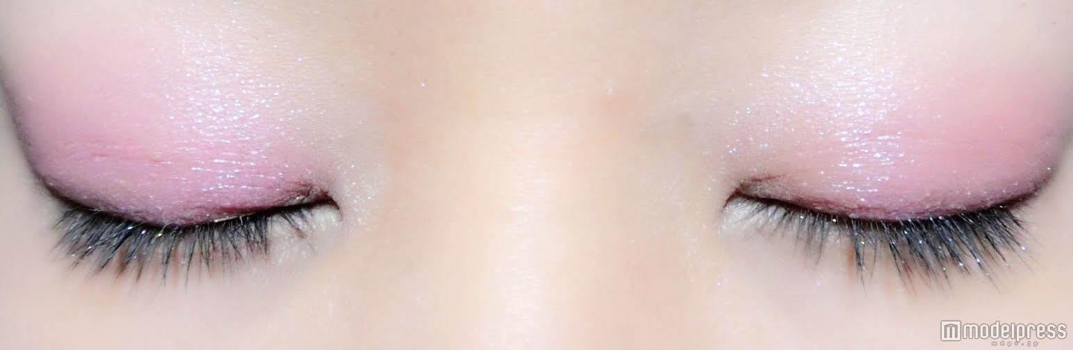 【ADDICTION】「ザ アイシャドウ」“099　ミスユーモア”／写真：mari（C）モデルプレス