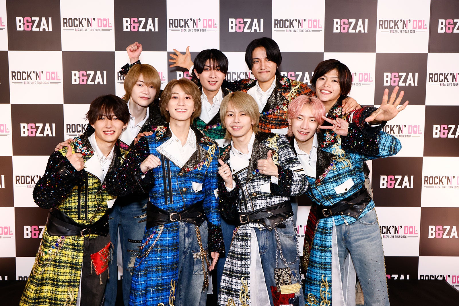 B&ZAI／（左上から時計回り）今野大輝、本高克樹、鈴木悠仁、菅田琳寧、川崎星輝、矢花黎、橋本涼、稲葉通陽（提供写真）